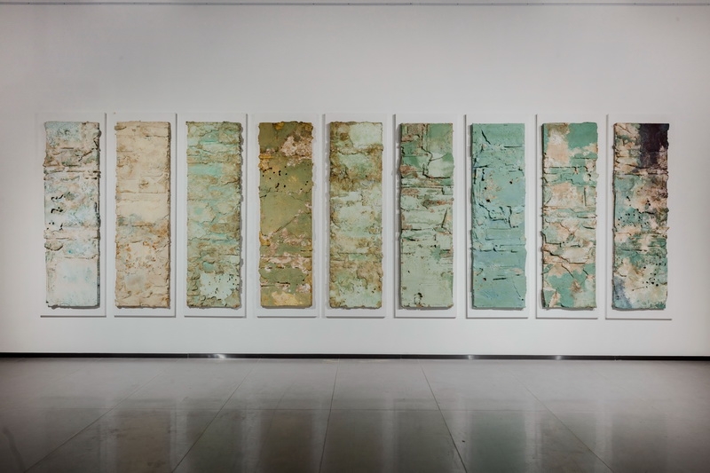 17陈翔宇 《宋代的天空》 210cm×70cm×9 海洋漂浮物、高岭土、矿物颜料 2022.jpg